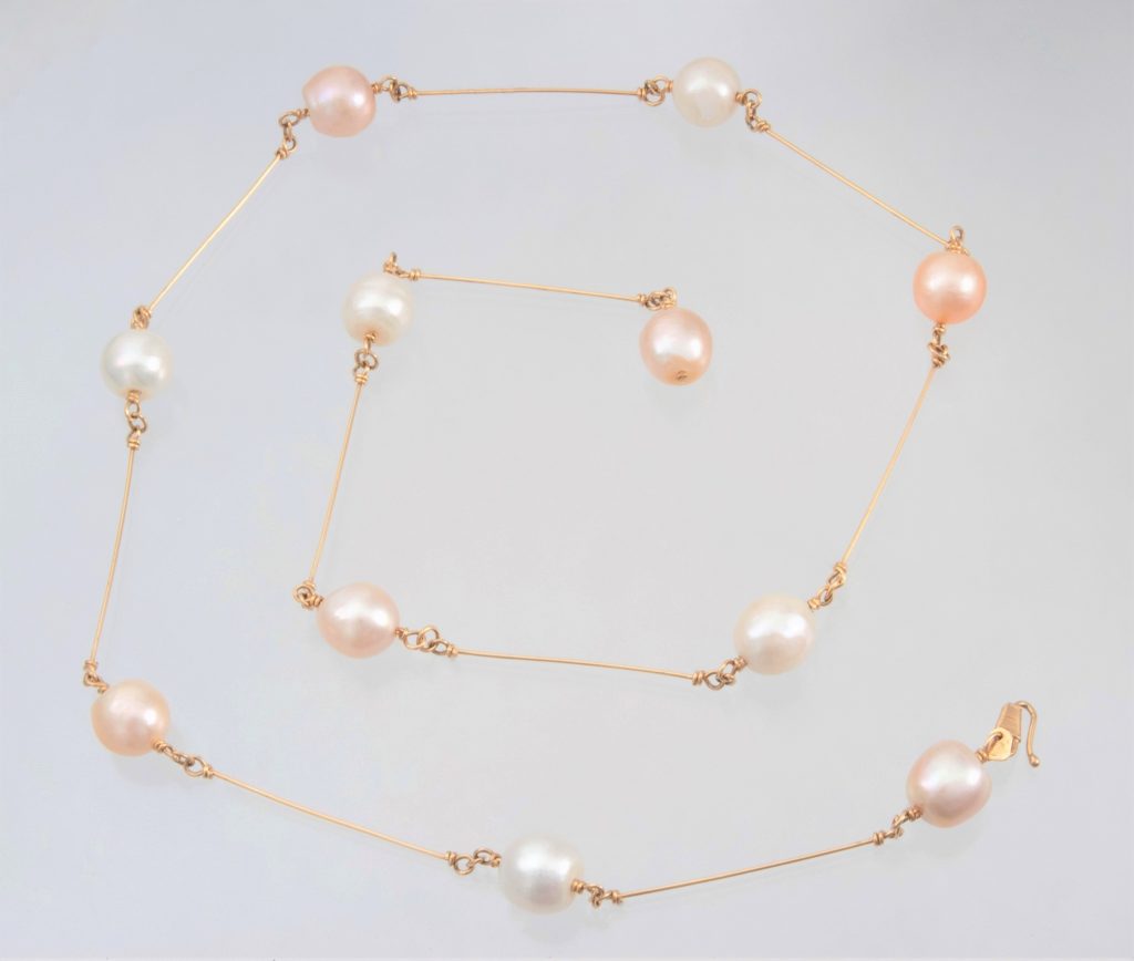 “Beverly” Necklace gold, pearl