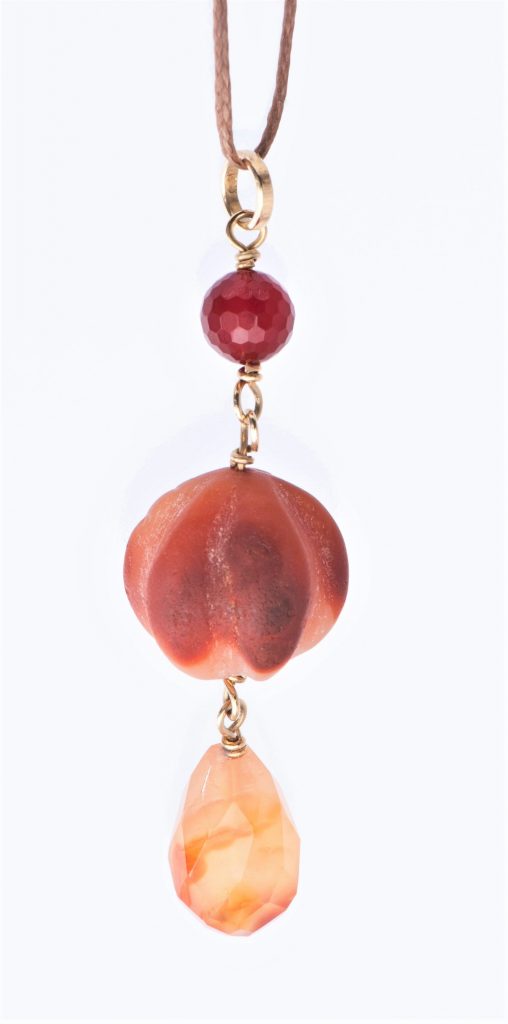 “Ancient like” Pendant gold, carnelian, quartz