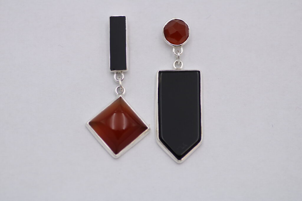 “Balanced asymmetry” Earrings silver, carneol, onyx