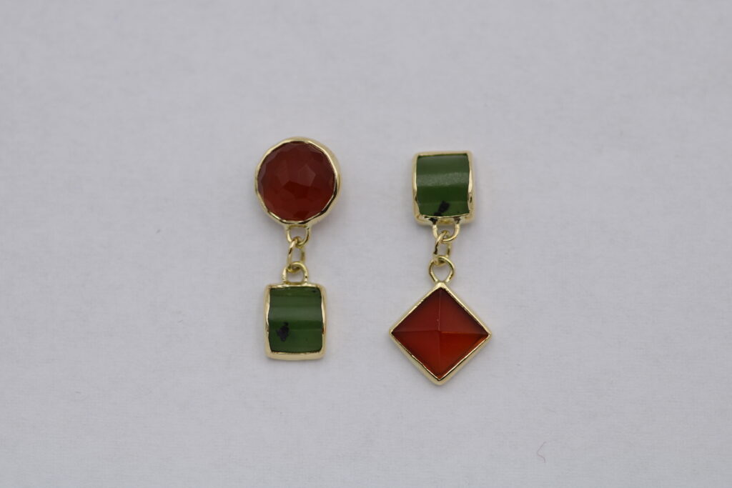 “Balanced asymmetry”  Earrings gold, jade, carneol