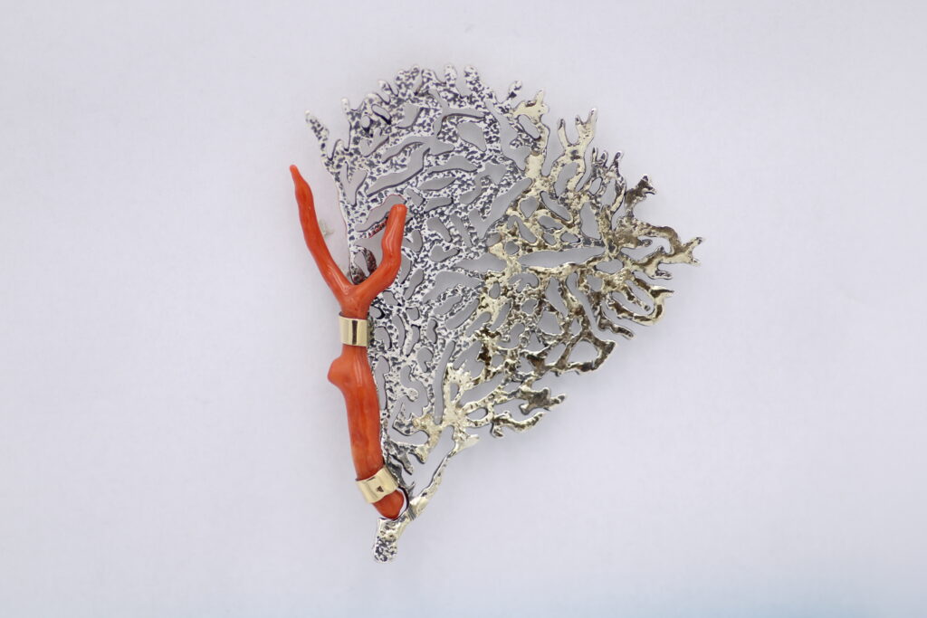 “Coral brunch” Brooch silver and gold coral