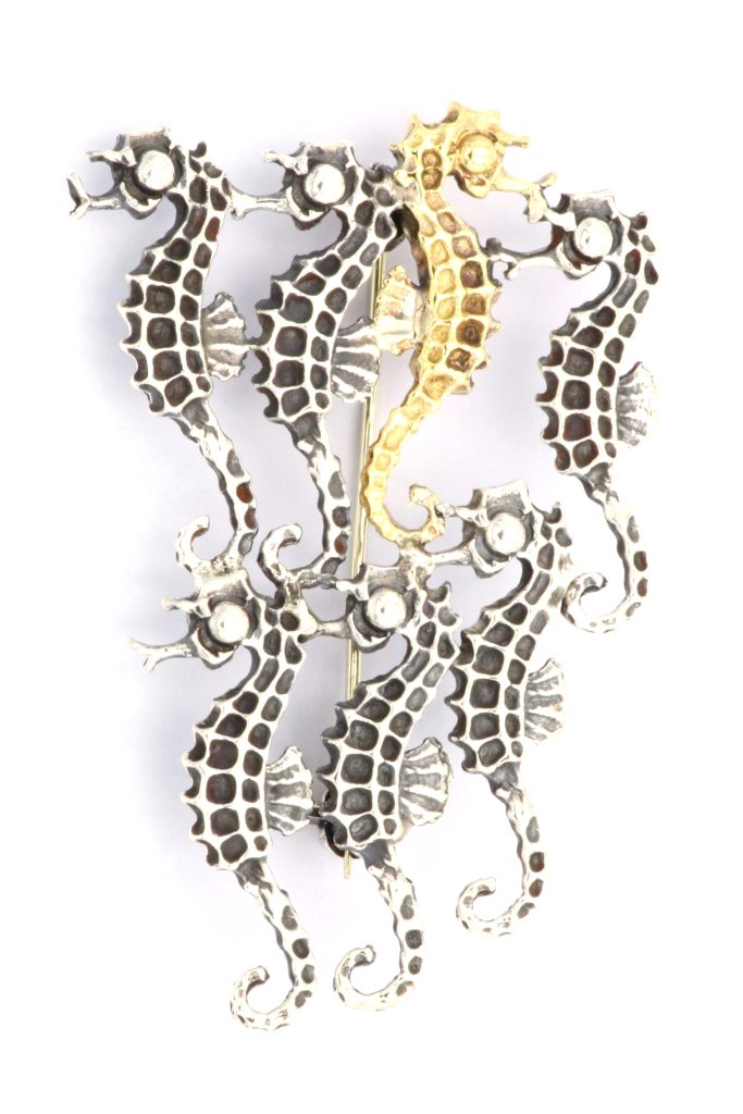 “Conscientious objectors or Against the flow” Brooch silver and gold