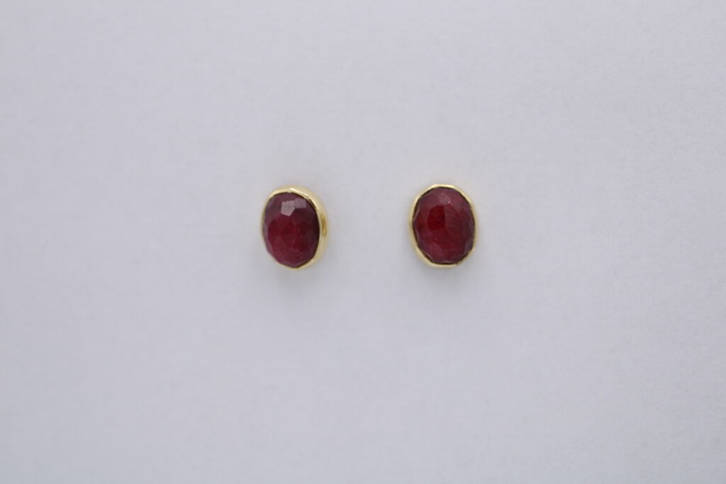 “Opaque faceted rubies” Earrings gold, ruby