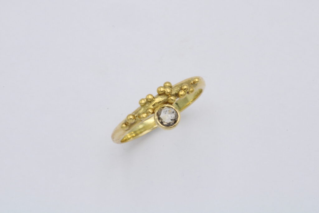 “Morning dew” Ring, gold, diamond