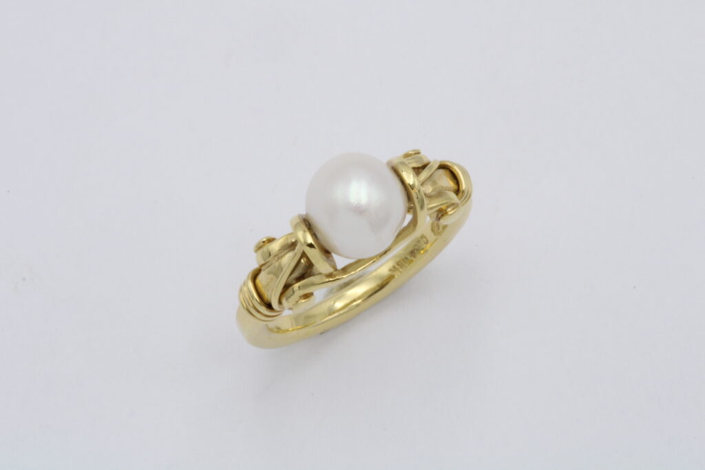 “11th century museum copy” Ring, gold, pearl