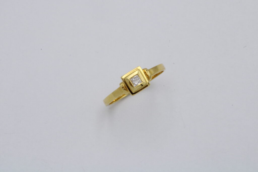 “Square mini ” Ring, gold, diamond