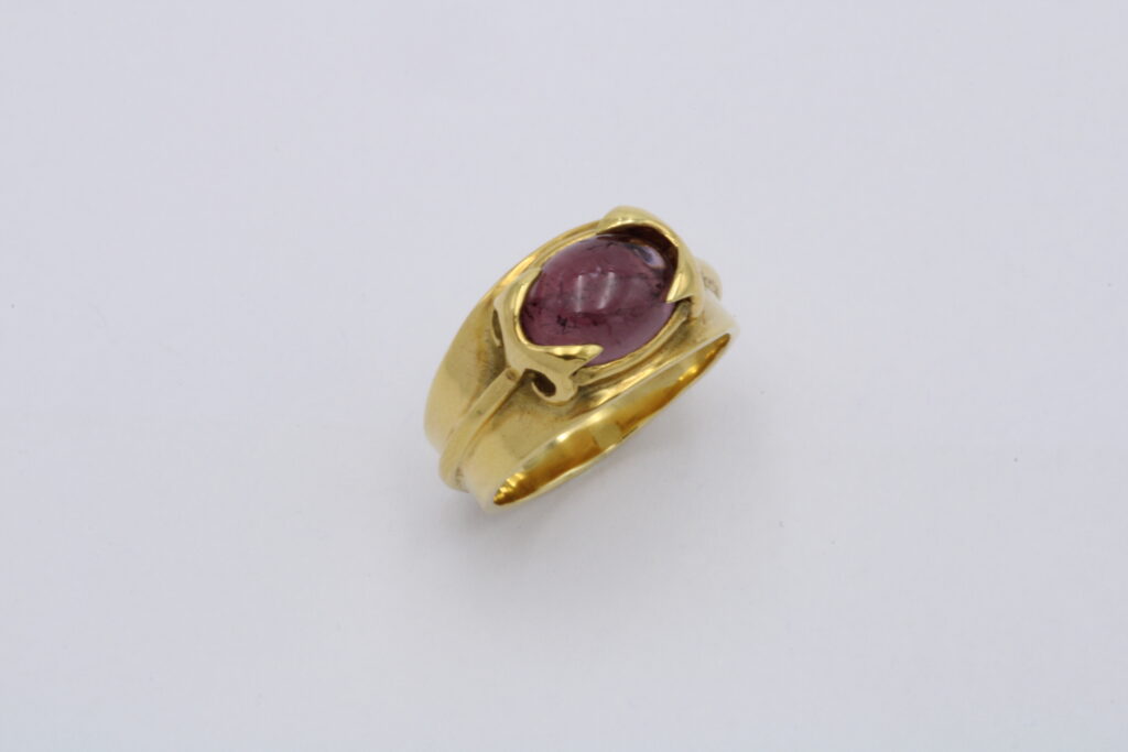 “Byzantine” Ring, gold, tourmaline