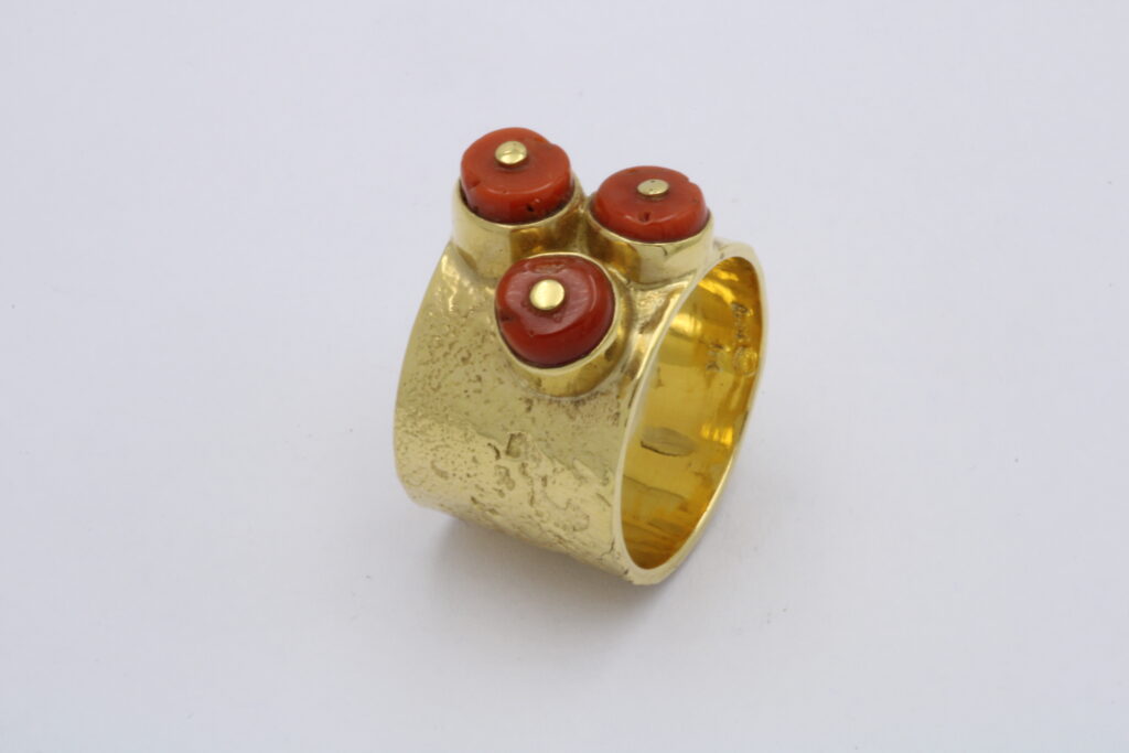 “Αtoll” Ring, gold, coral