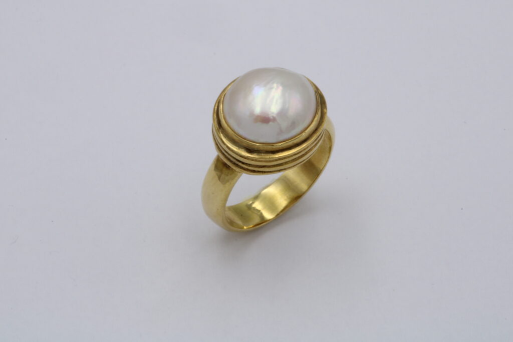 “Cochlea Ι” Ring, gold, pearl