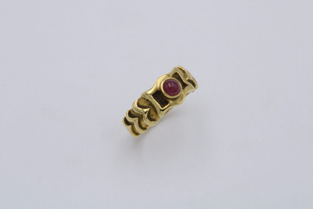 “Symi's seagulls” Ring, gold, ruby