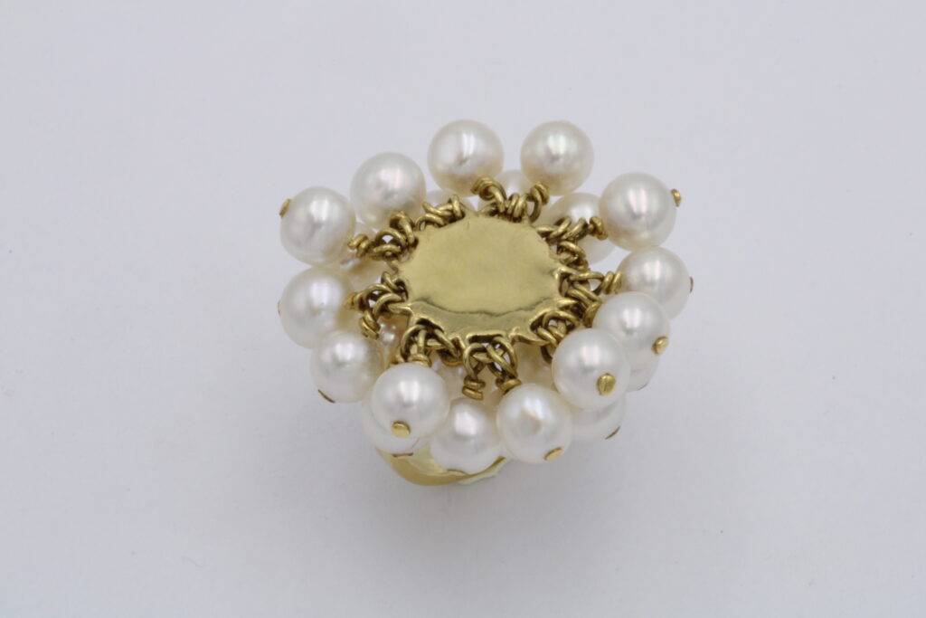 “Indian mirror” Ring, gold, pearl
