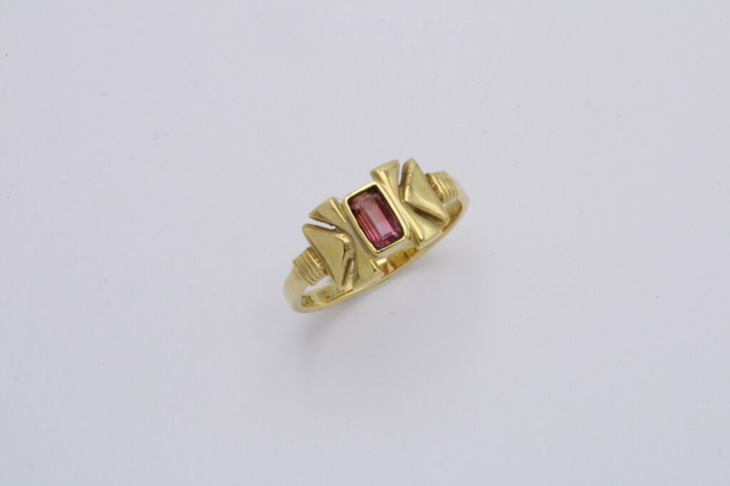 “Pasifae” Ring, gold, tourmaline