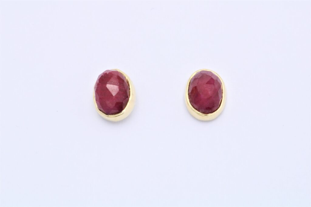 “Opaque faceted rubies” Earrings gold, ruby