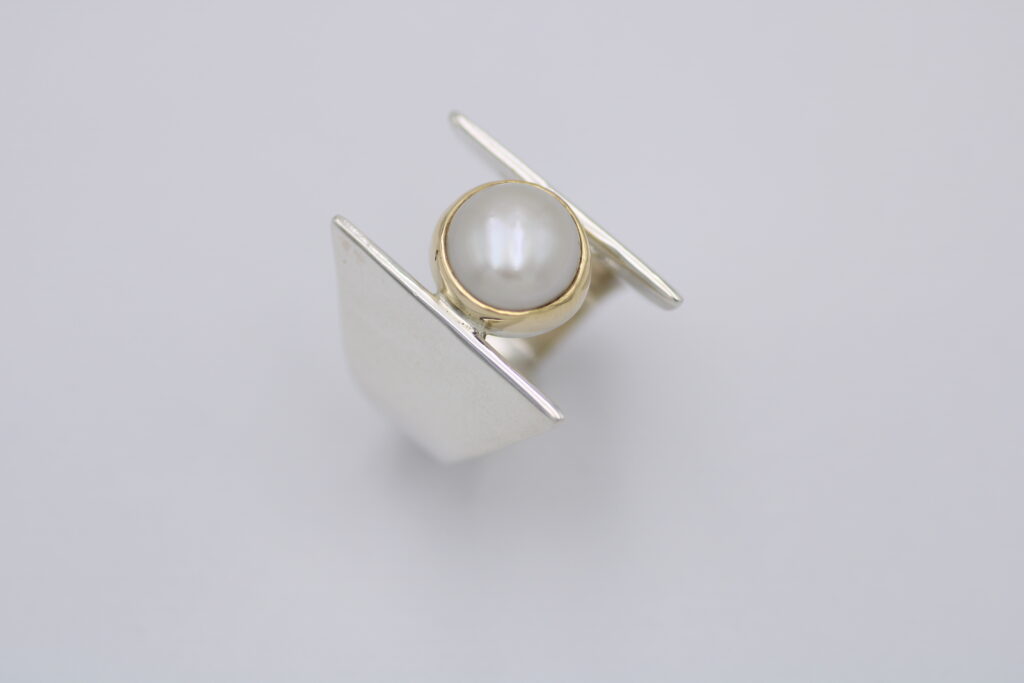 “Balance Ι” Ring, silver and gold, pearl