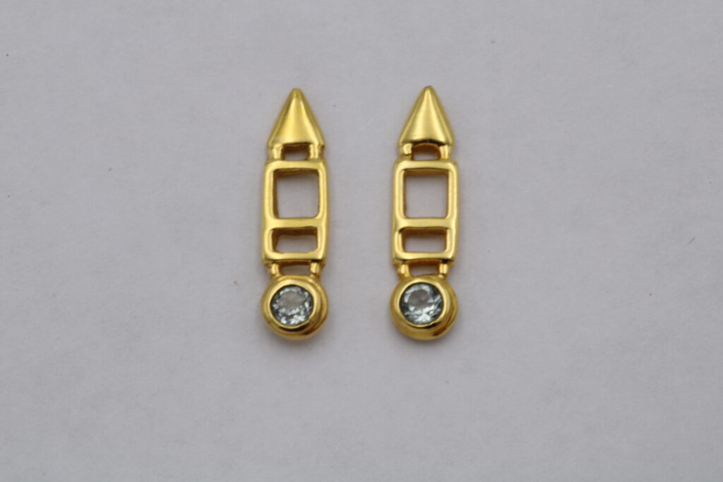 “Arrow III” Earrings gold, aqua marine