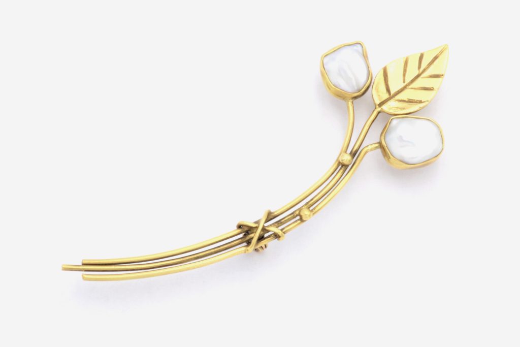 “Leaf” Brooch gold, pearl