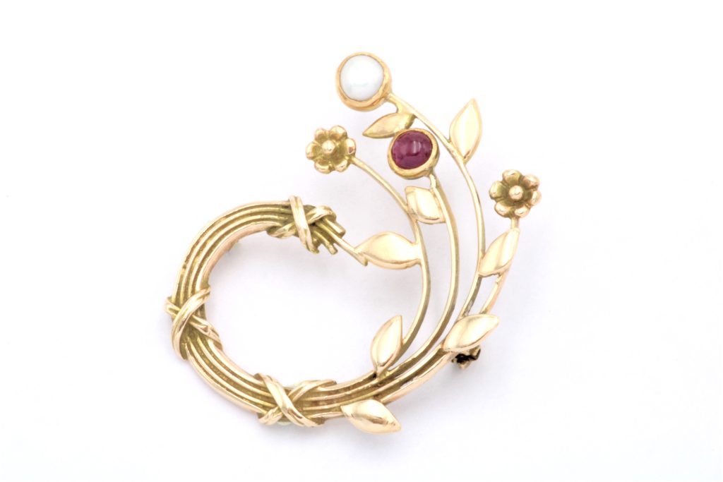“May” Brooch gold, ruby, pearl