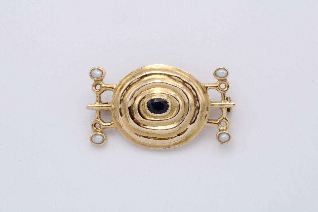 “Delos” Brooch gold , saphire, pearl