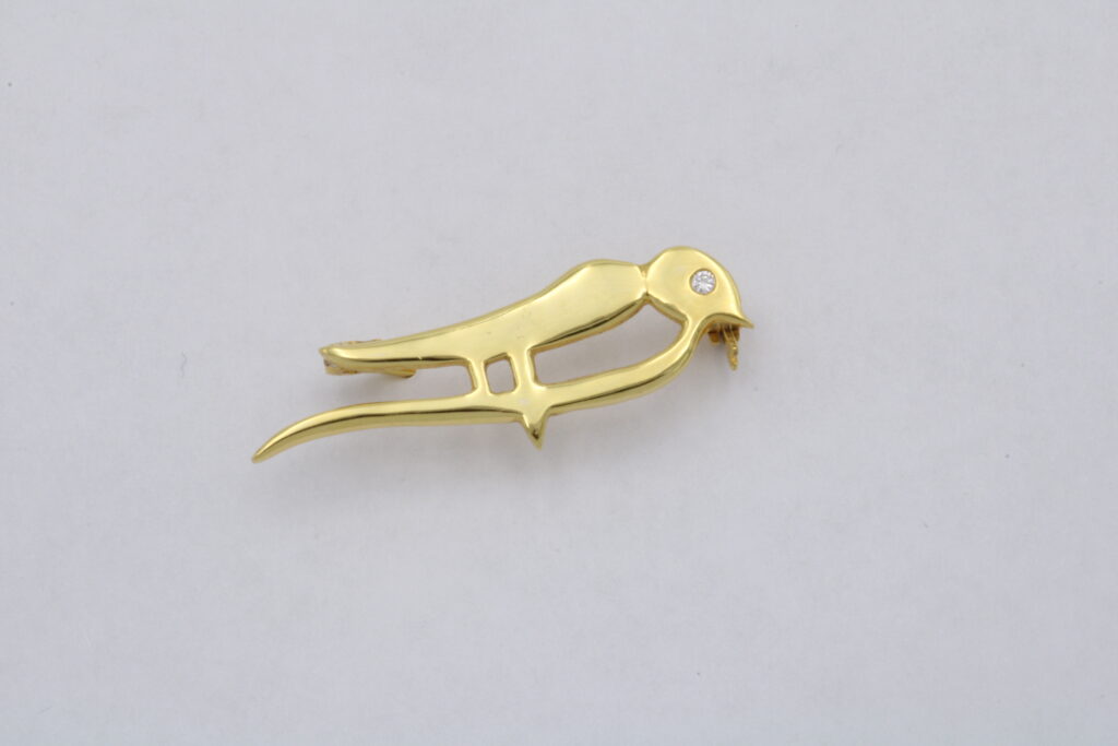 “Swallow” Brooch gold, diamond