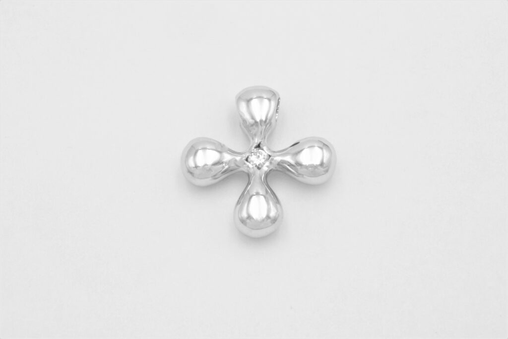 “Christof” Cross, white gold, diamond