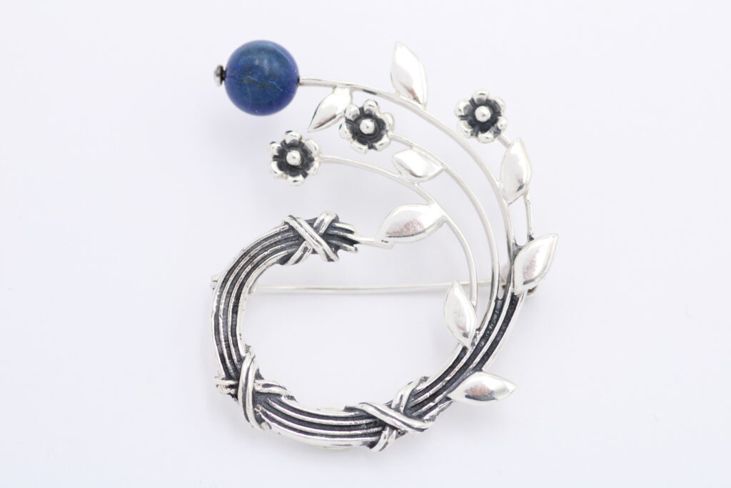 “May” Brooch silver,lapis lazuli