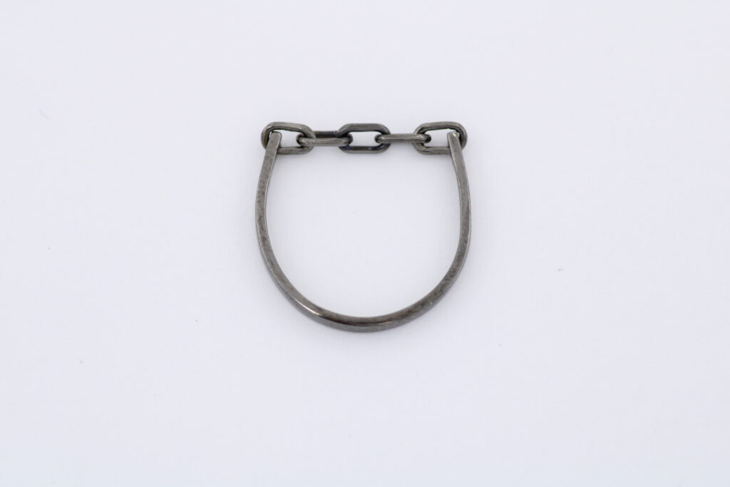 “Hybrid chain I” Ring, silver, black