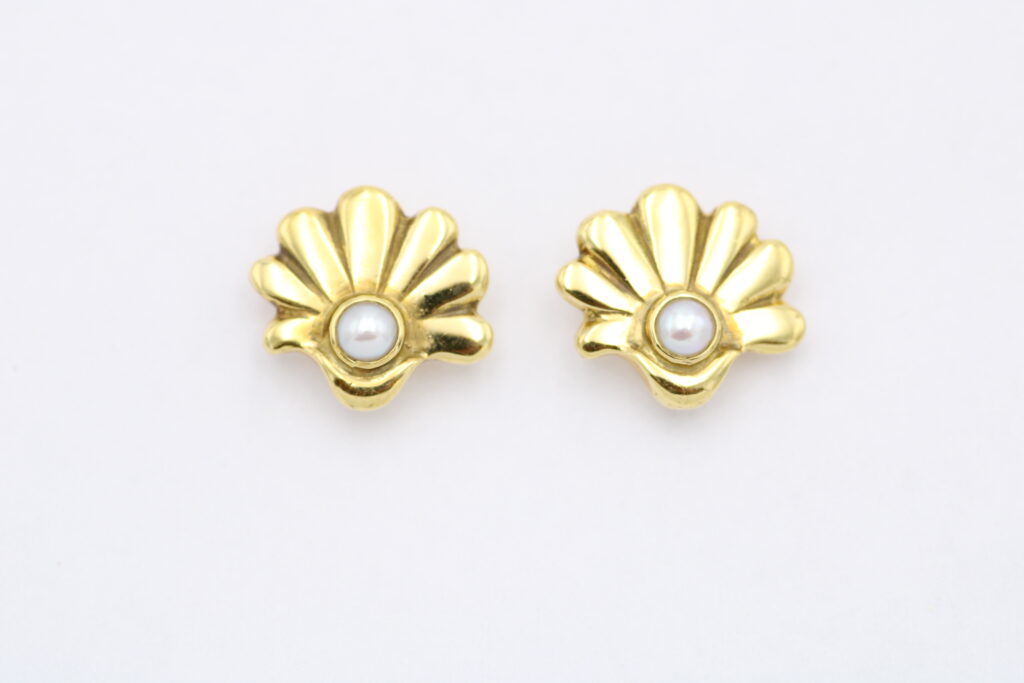 “Antefix” Earrings, gold, pearl