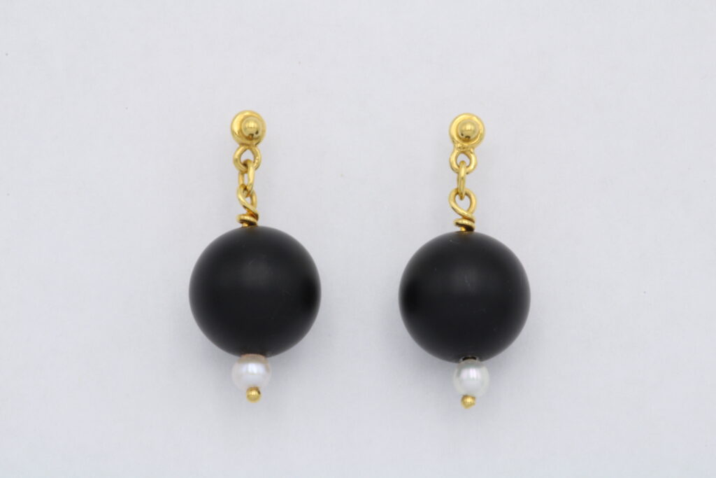 “Black planet” Earrings gold, onyx, pearl