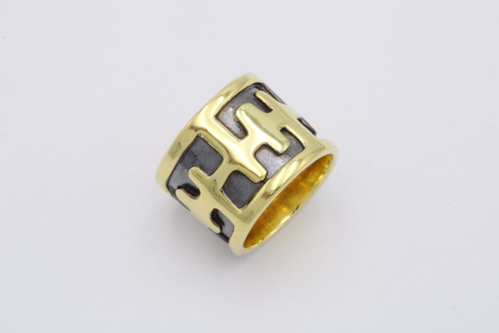 “Primitive” Ring silver, black, yellow