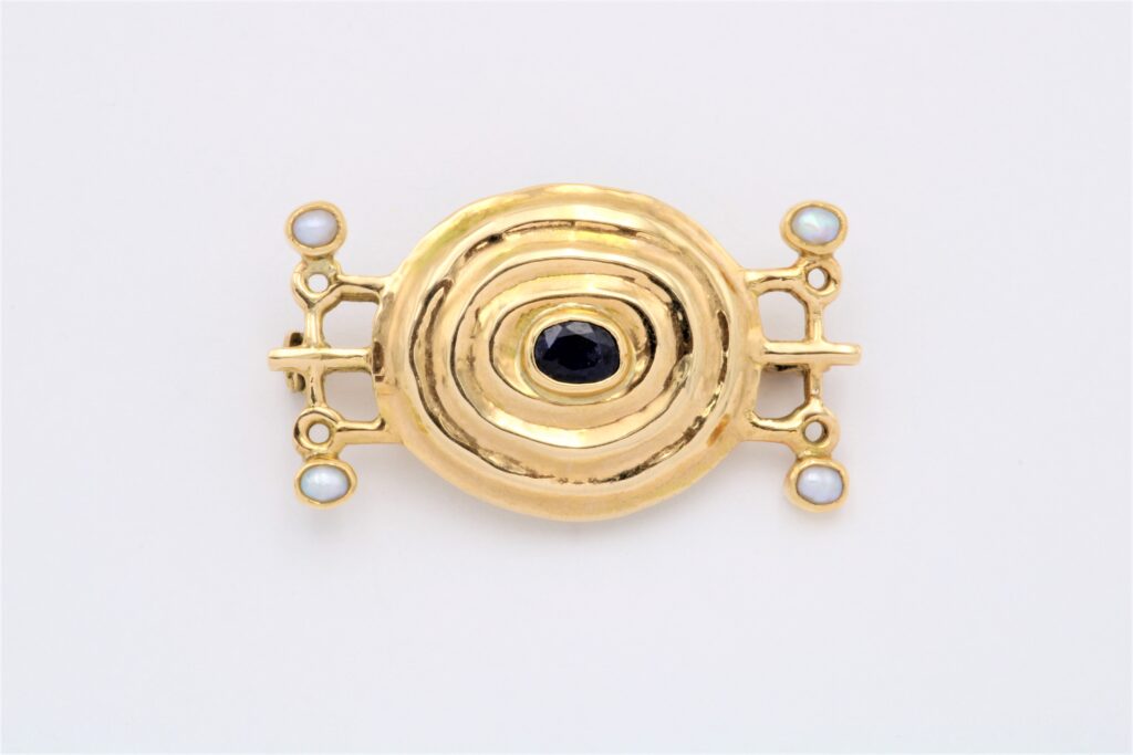 “Delos” Brooch gold , saphire, pearl