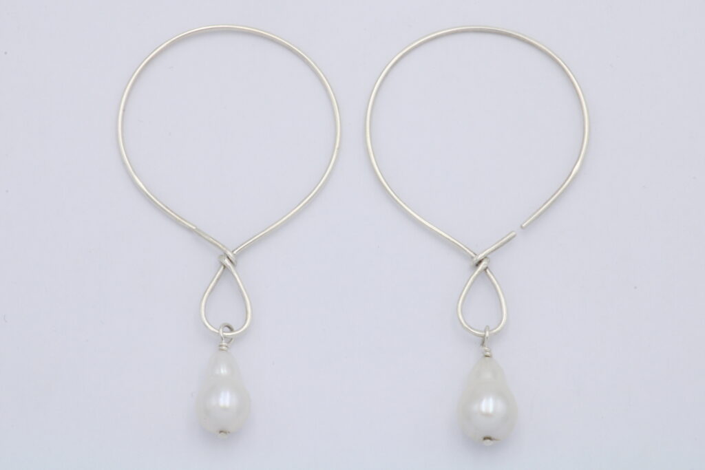 “Unicondular I” Earrings silver, pearl