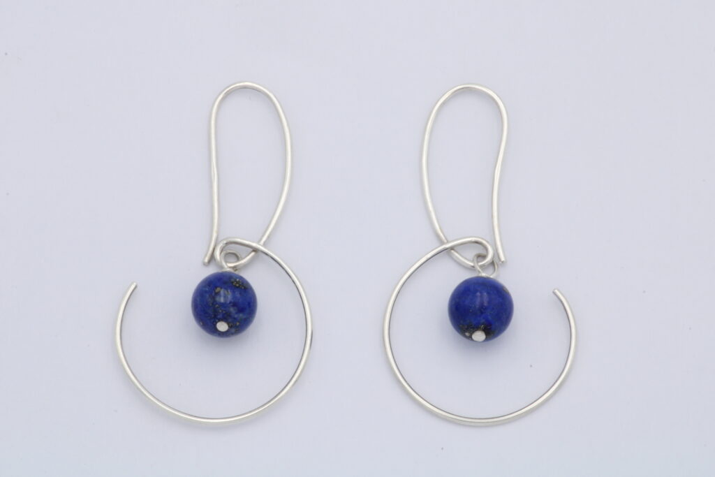 “Unicondular VI” Earrings silver, lapis lazuli