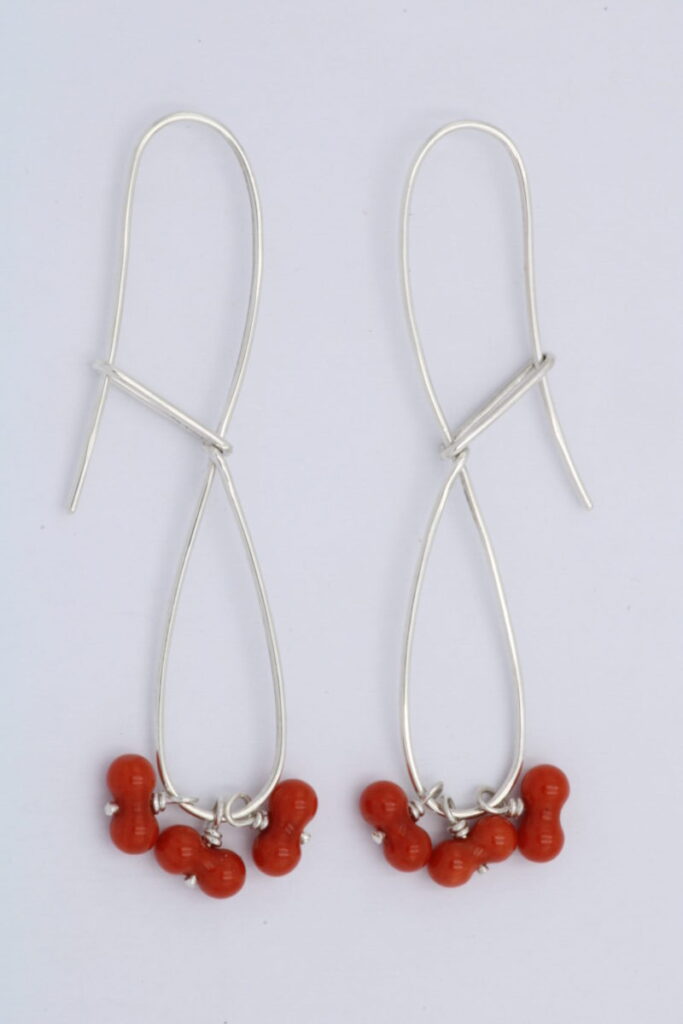 “Unicondular III” Earrings silver, coral