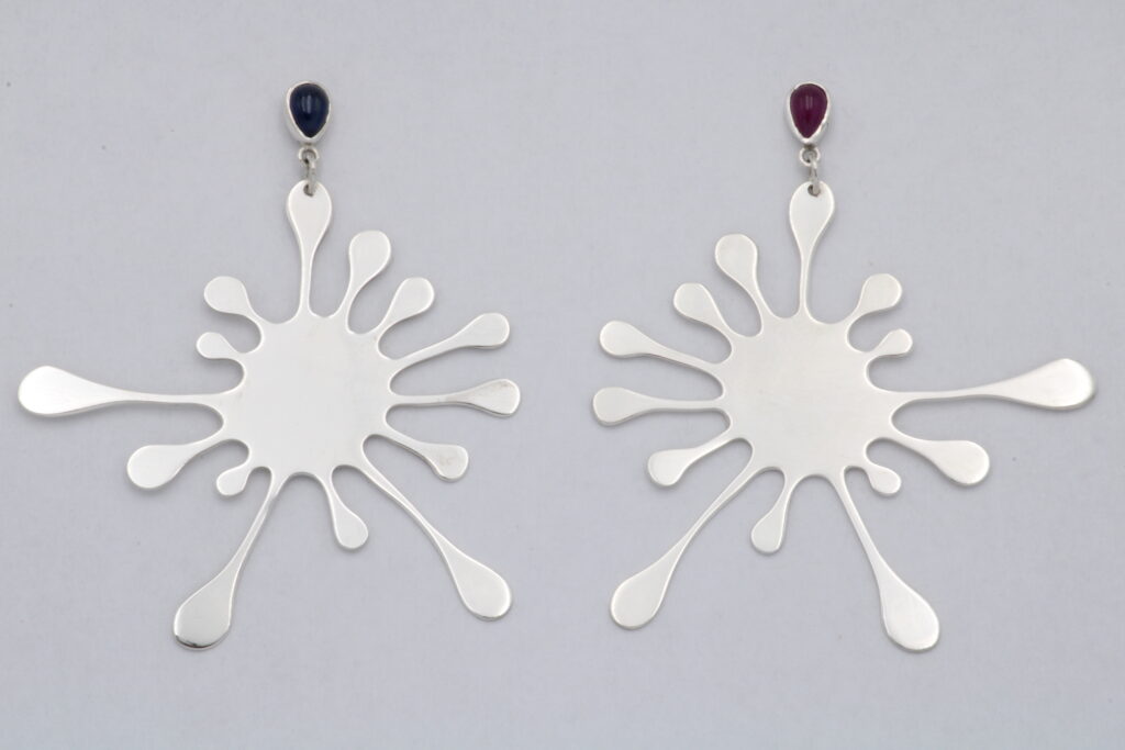 “Splaashes ” Earrings silver ruby saphire