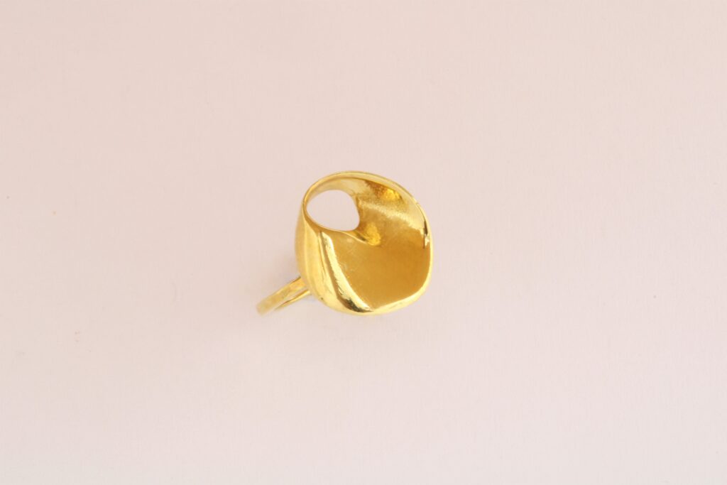 “Moebius ring IV” Ring, silver, yellow
