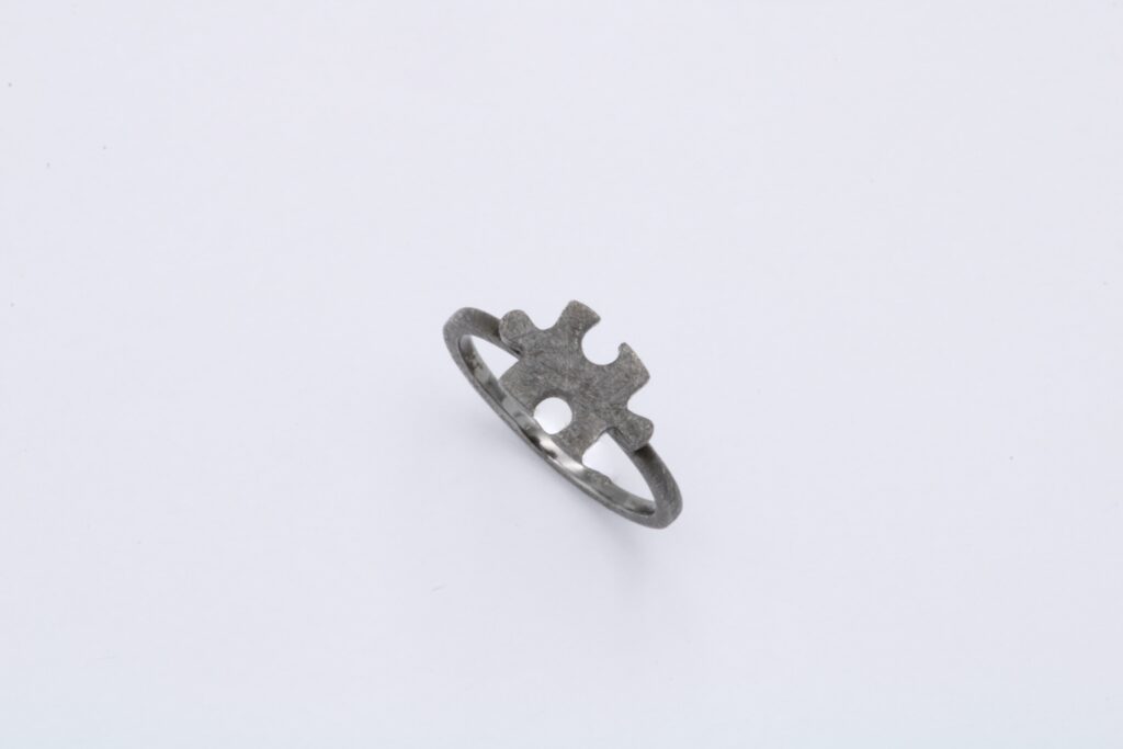 “Puzzle mini” Ring, silver, black, matt