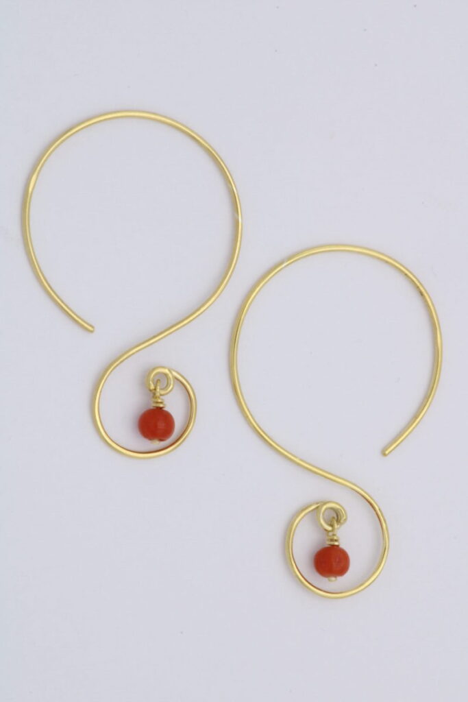 “Unicondular V” Earrings silver, yellow, coral