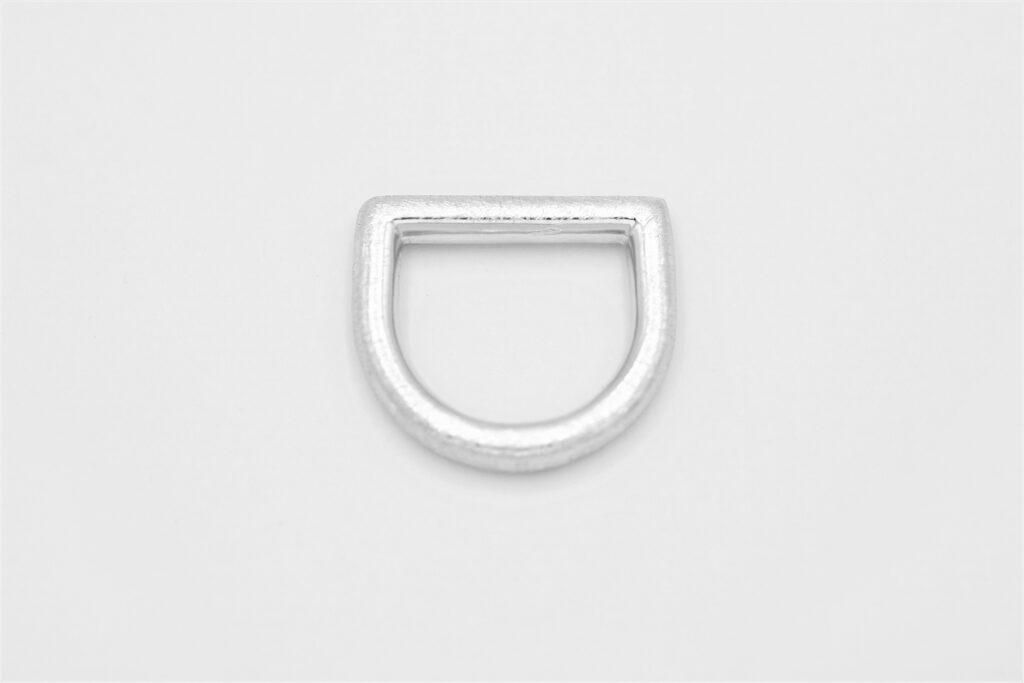 “D ring” Ring, silver, white