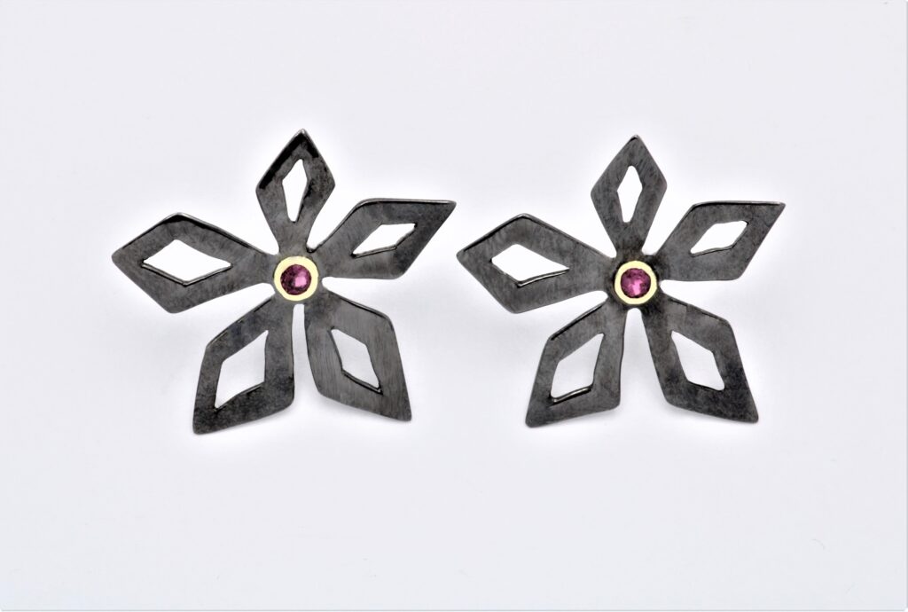 “Rhoboid outlined petals” Earrings silver and gold, black, tourmaline