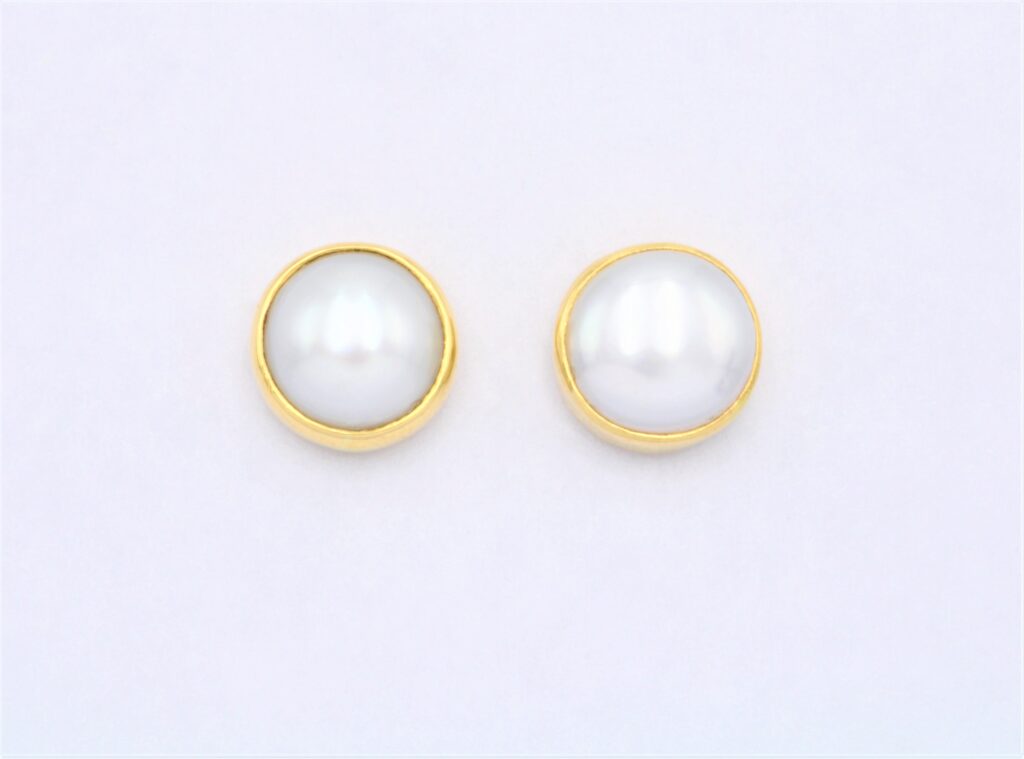 “Simply ....pearls” Earrings, gold, pearl