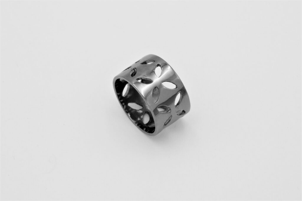“Neo-byzantine” Ring, silver, black