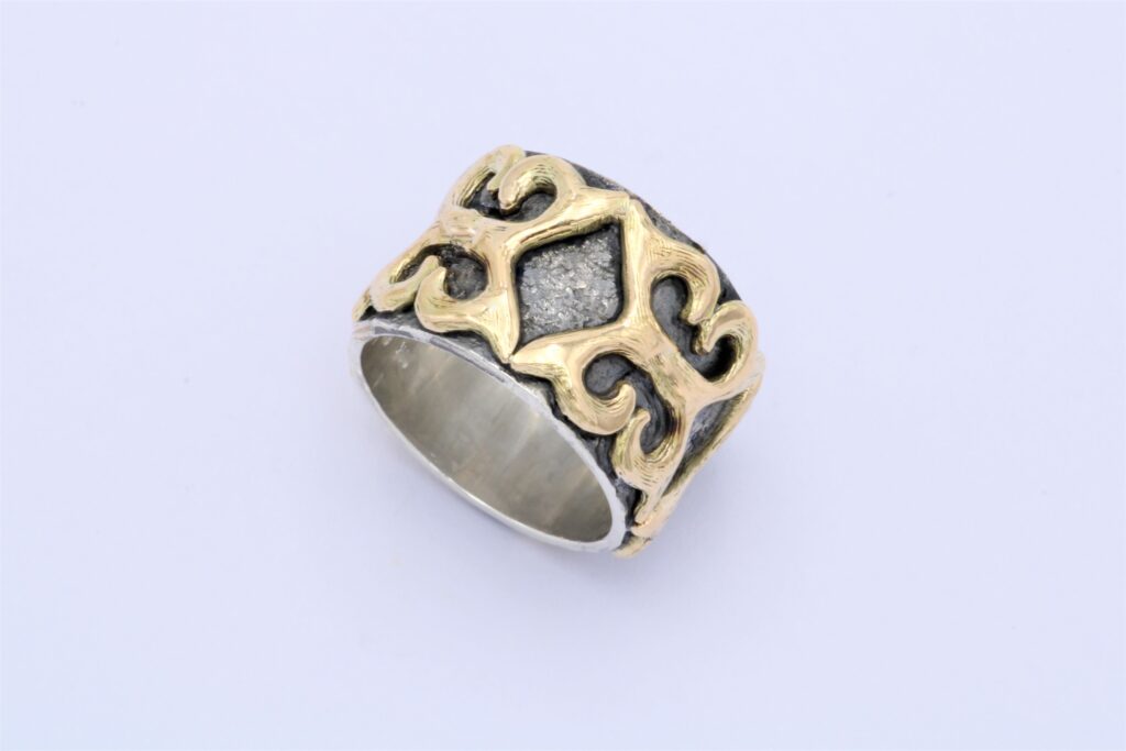 “Byzantine band I” Ring, silver and gold