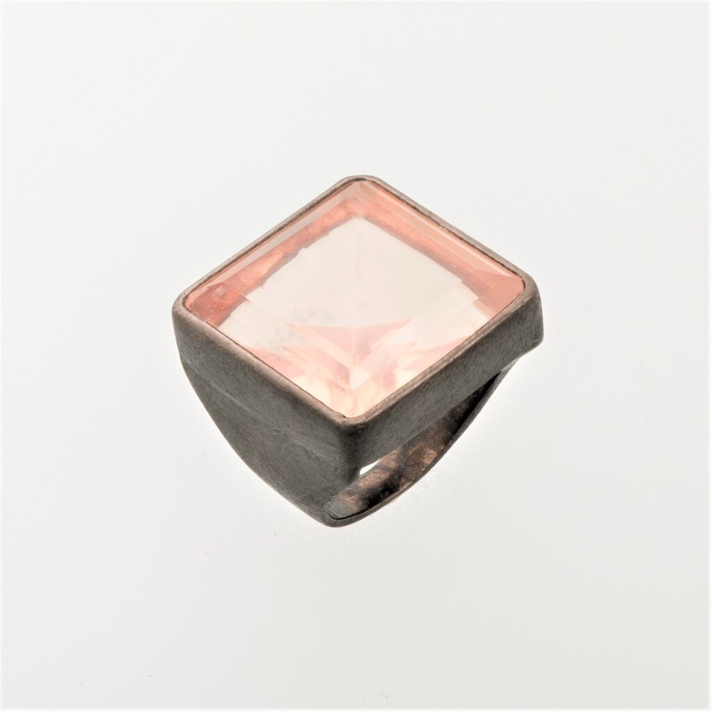 “Rose quartz” Ring silver , black, rose quartz