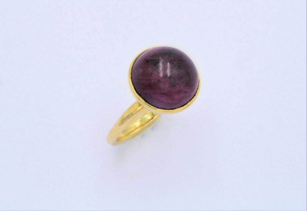 “Cup ring II” Ring, gold, ruby