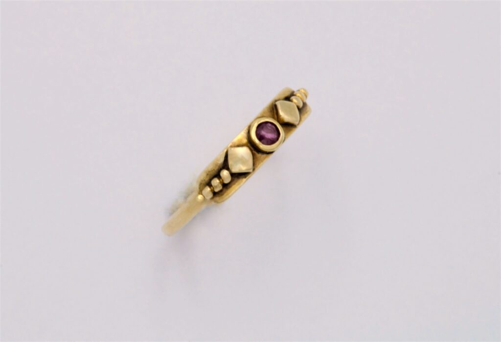 “” Ring, gold, ruby