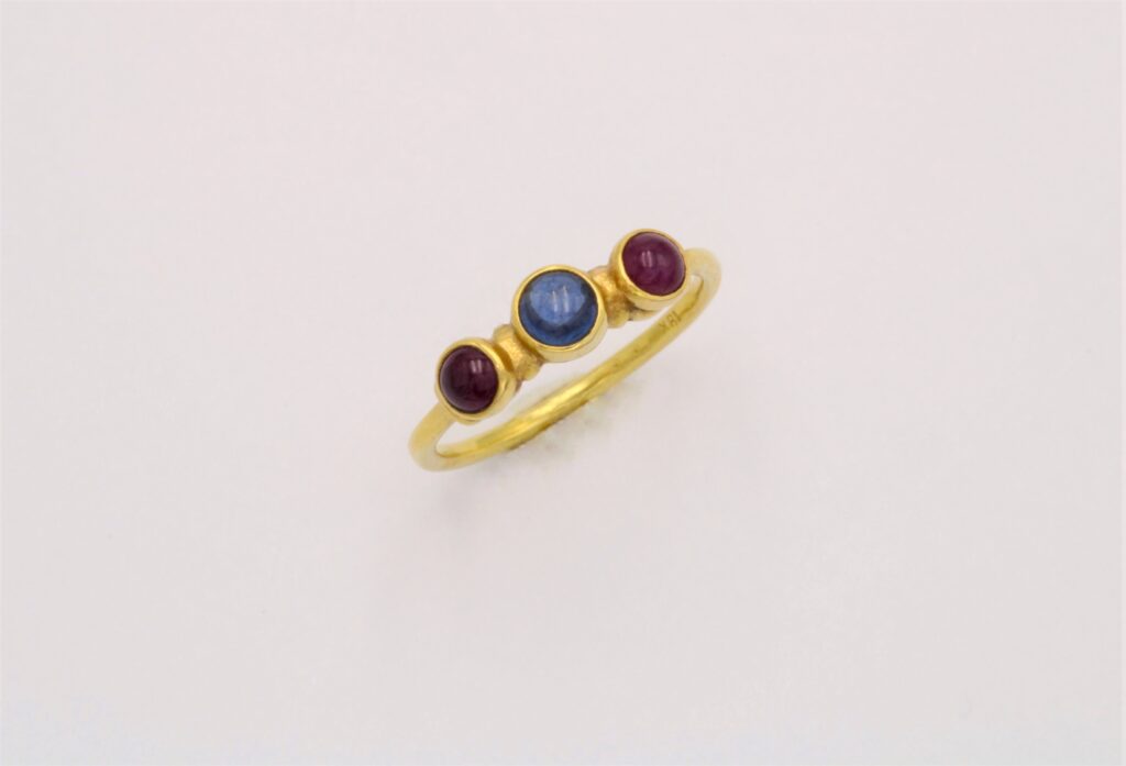 ”Three gems' ring“ Ring, gold, saphire, ruby