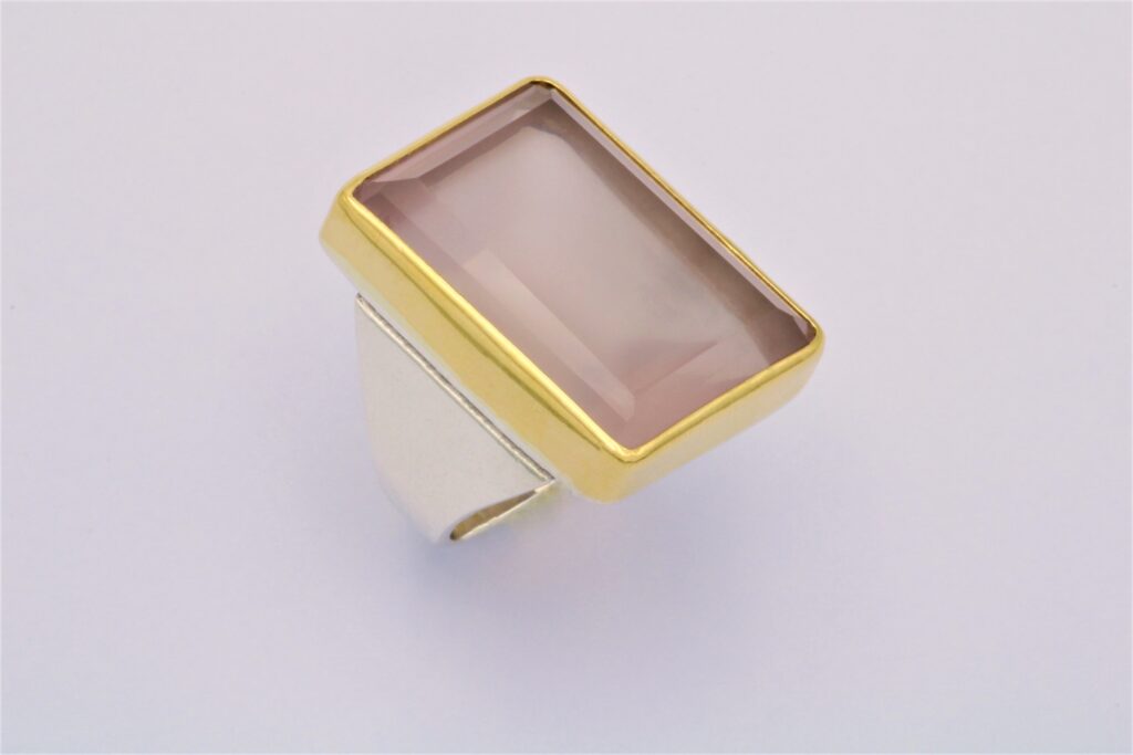 “Rose quartz” Δακτυλίδι ασημόχρυσο με ροζ χαλαζία.