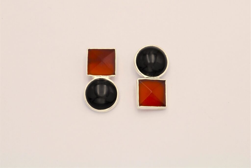 “Balanced asymmetry” Earrings silver, carneol, onyx