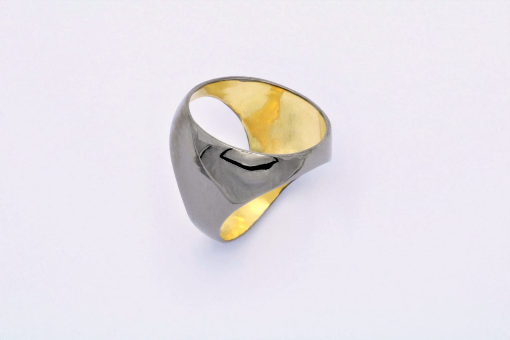 “Naked King's ring” Ring, silver, black, yellow