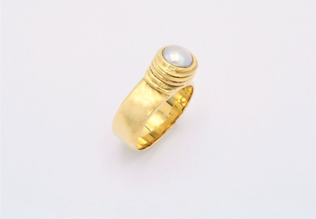 “Cochlea ΙΙ” Ring, gold, pearl